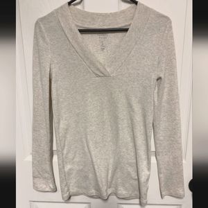 Gap Long Sleeve beige v-neck shirt Ladies small